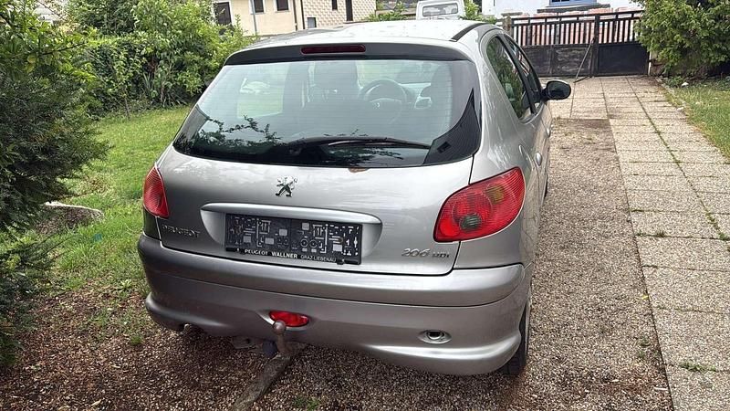 Gebraucht Peugeot 206 90 PS (66 kW) 2005 Limousine
