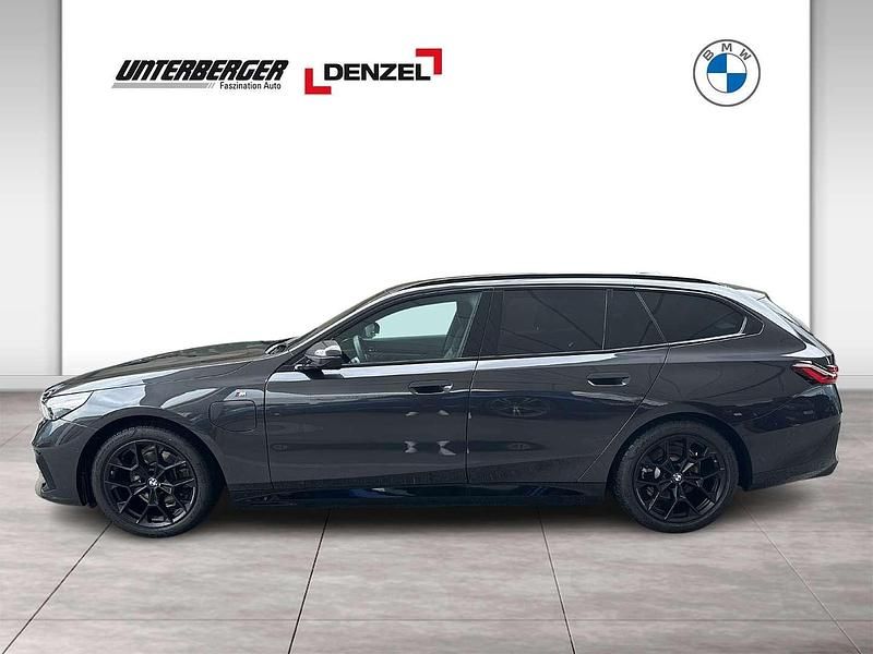 Gebraucht BMW 530e M Sport 299 PS (219 kW) 2024 Grau Kombi