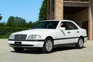 Weiß Gebraucht 1996 Mercedes C200 Limousine | € 15.500 - Bild 1/4