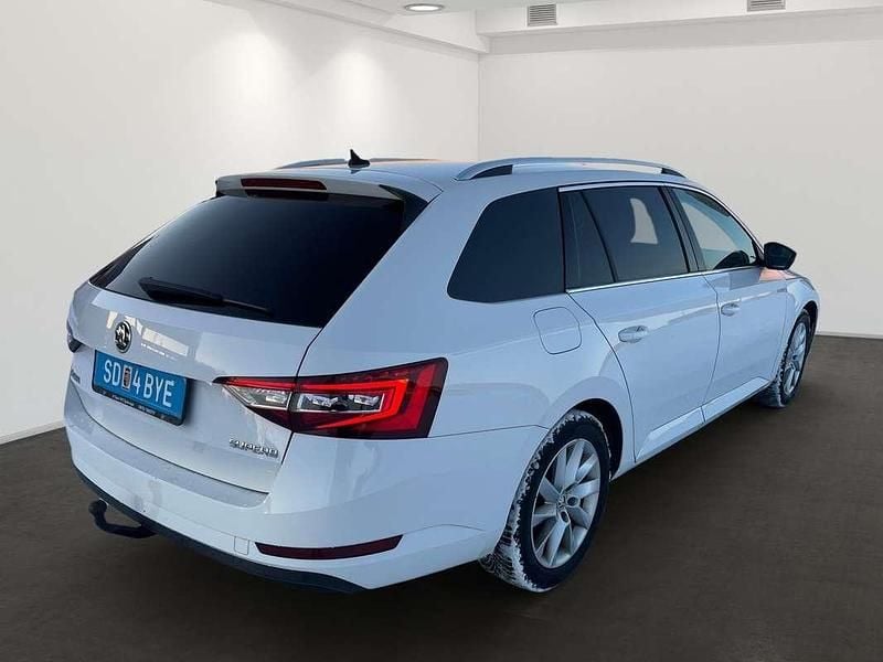 Gebraucht Skoda Superb Style 150 PS (110 kW) 2018 Weiß Kombi