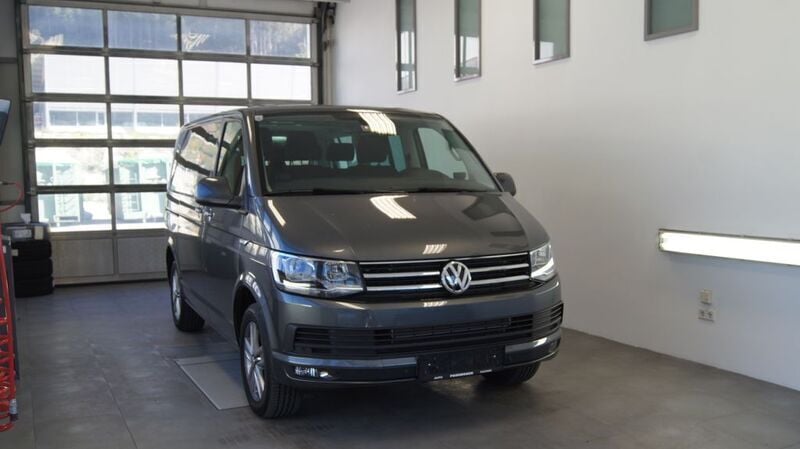 Mittelgrau metallicperleffekt Gebraucht 2018 VW Caravelle Comfortline Van / Kleinbus | € 43.000 - Bild 1/4