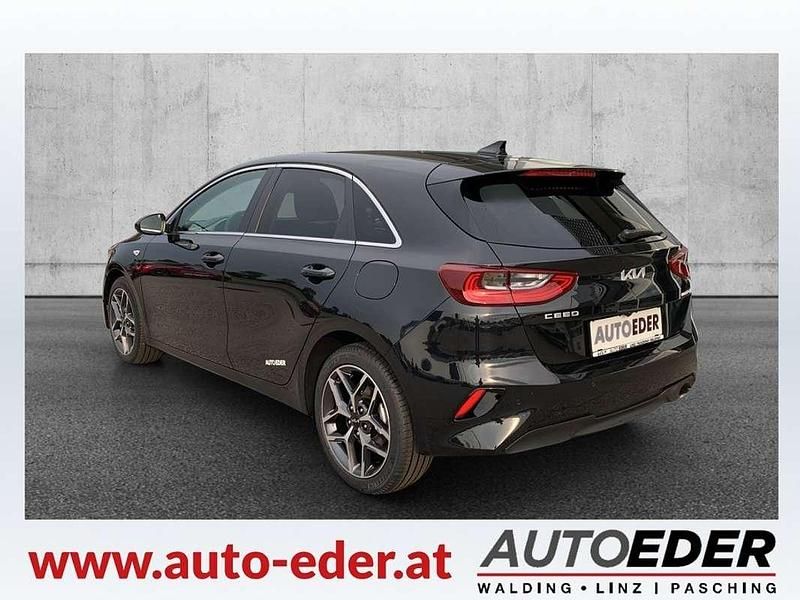 Neu Kia Ceed Silver 101 PS (74 kW) 2025 Schwarz Kleinwagen