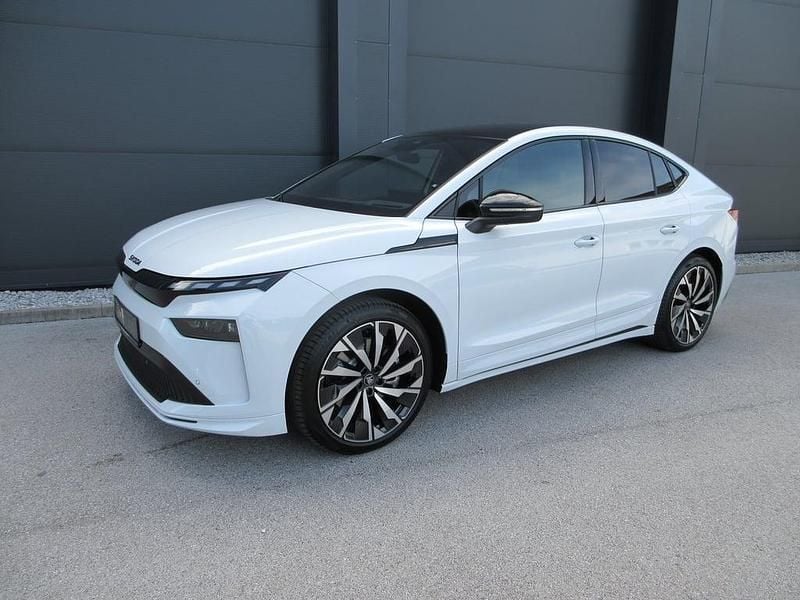 Weiss metallic Neu 2025 Skoda Enyaq iV SportLine SUV | € 53.490 (Fairer Preis) - Bild 1/4