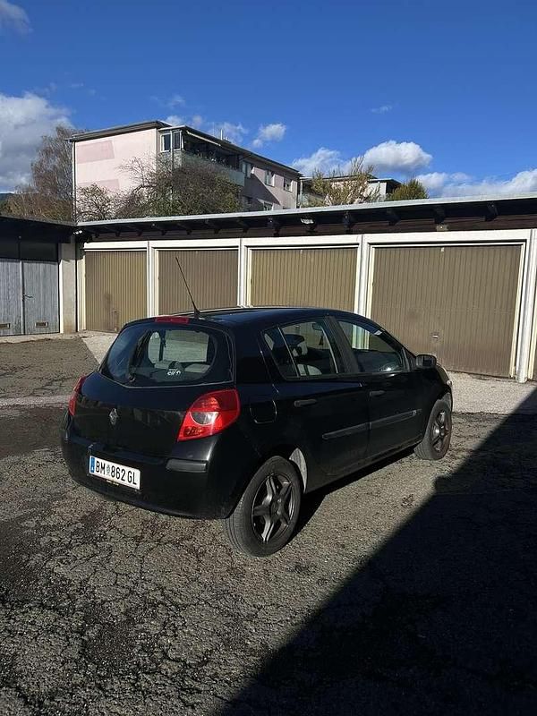 Gebraucht Renault Clio II 75 PS (55 kW) 2006 Limousine