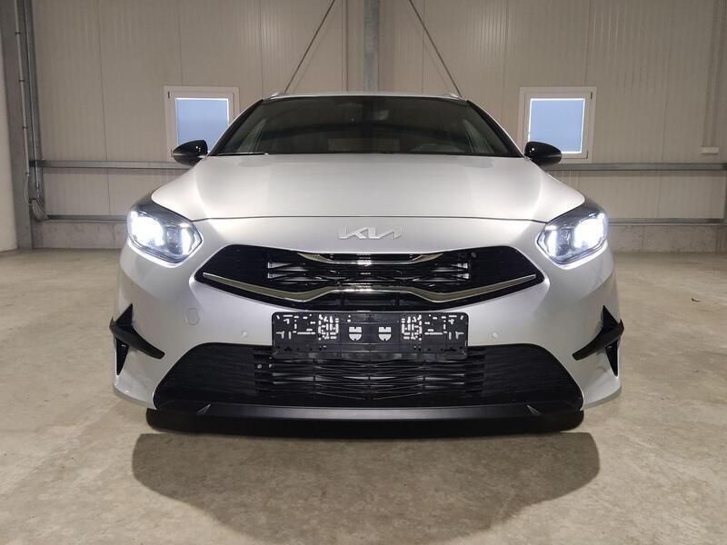 Neu Kia Ceed Sportswagon 140 PS (102 kW) 2025 Silber Kombi