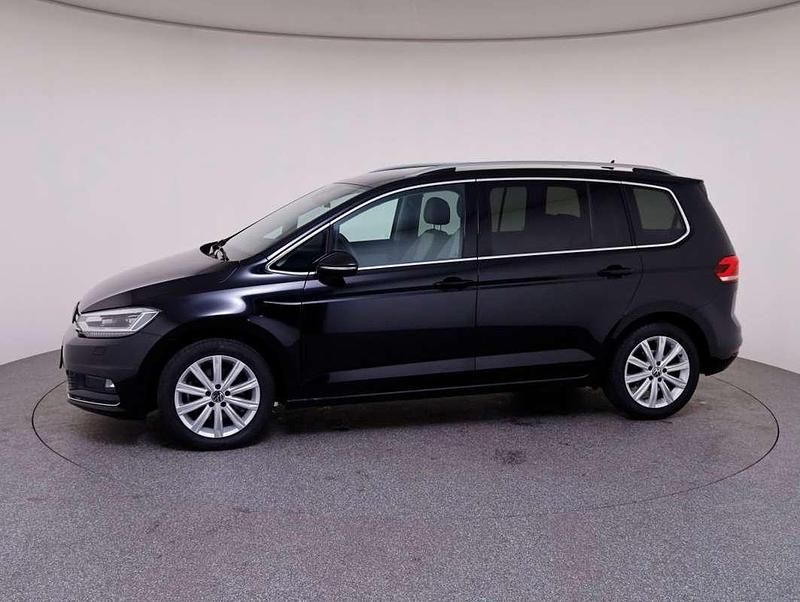 Gebraucht VW Touran Highline 150 PS (110 kW) 2024 Schwarz  metallicperleffektno Van / Kleinbus