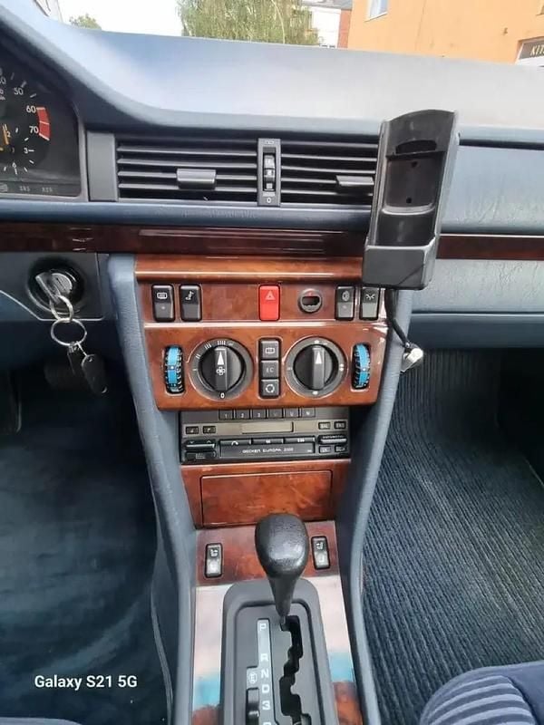 Gebraucht Mercedes E400 279 PS (205 kW) 1992 Silber