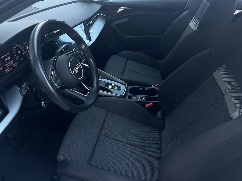 Neu Audi A3 Ambiente 116 PS (85 kW) 2026 Hellgrau  metallic Limousine