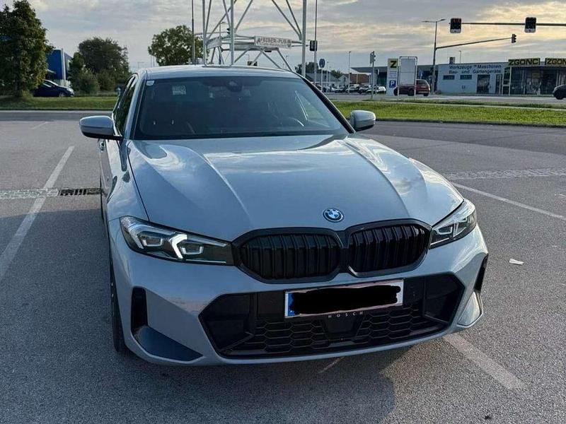 Grau Gebraucht 2024 BMW 330e M Sport Limousine | € 48.900 (Etwas zu teuer) - Bild 1/4