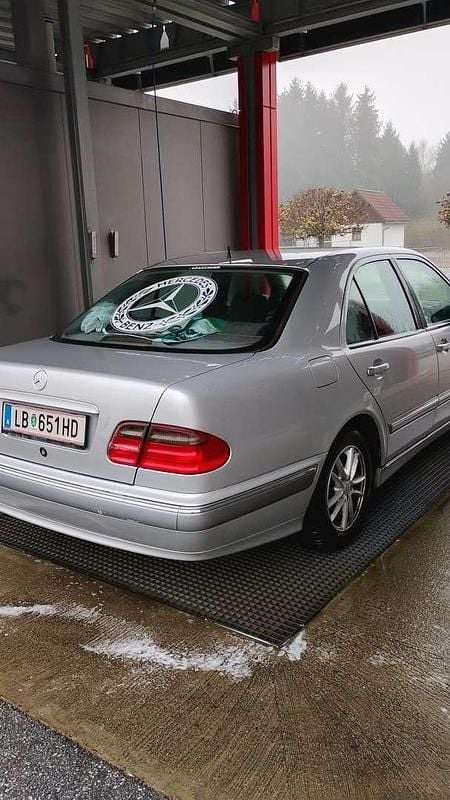 Gebraucht Mercedes E220 Elegance 143 PS (105 kW) 2000 Limousine