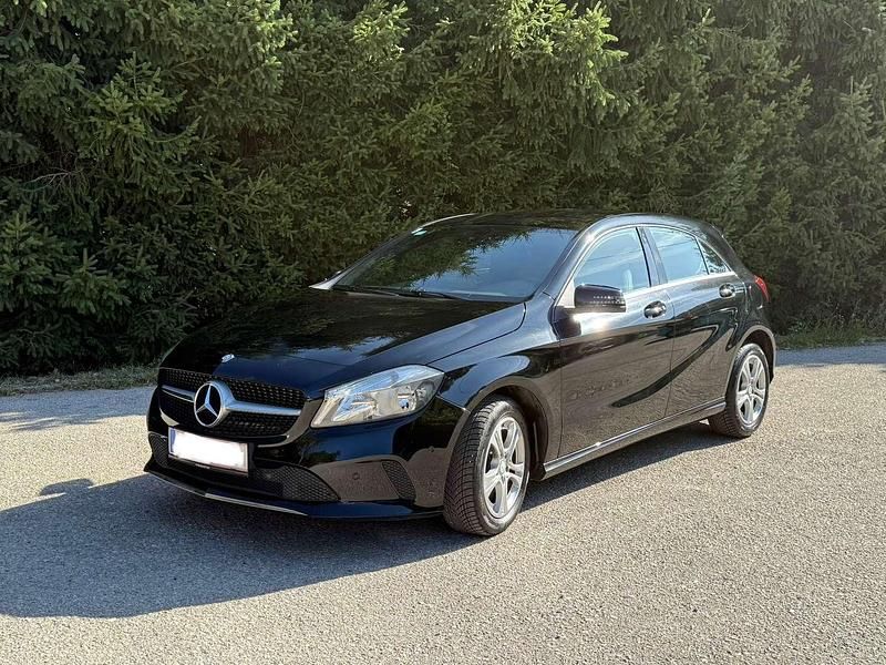 Schwarz Gebraucht 2017 Mercedes A180 Kleinwagen | € 15.900 (Fairer Preis) - Bild 1/4