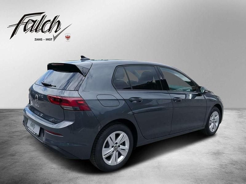Gebraucht VW Golf VIII Life 150 PS (110 kW) 2024 Mittelgrau  metallic Limousine