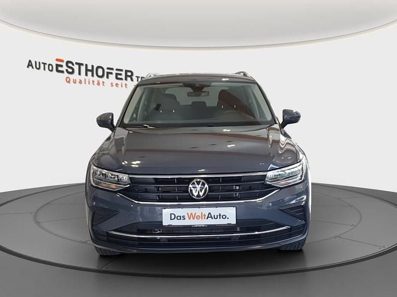 Gebraucht VW Tiguan Life 150 PS (110 kW) 2023 Dunkelgrau  metallic SUV