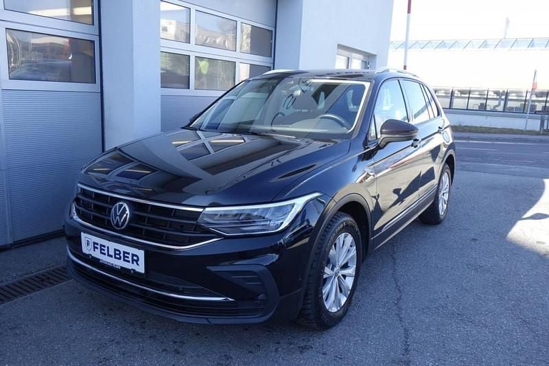 Gebraucht VW Tiguan Life 150 PS (110 kW) 2021 Schwarz  metallicperleffektno SUV