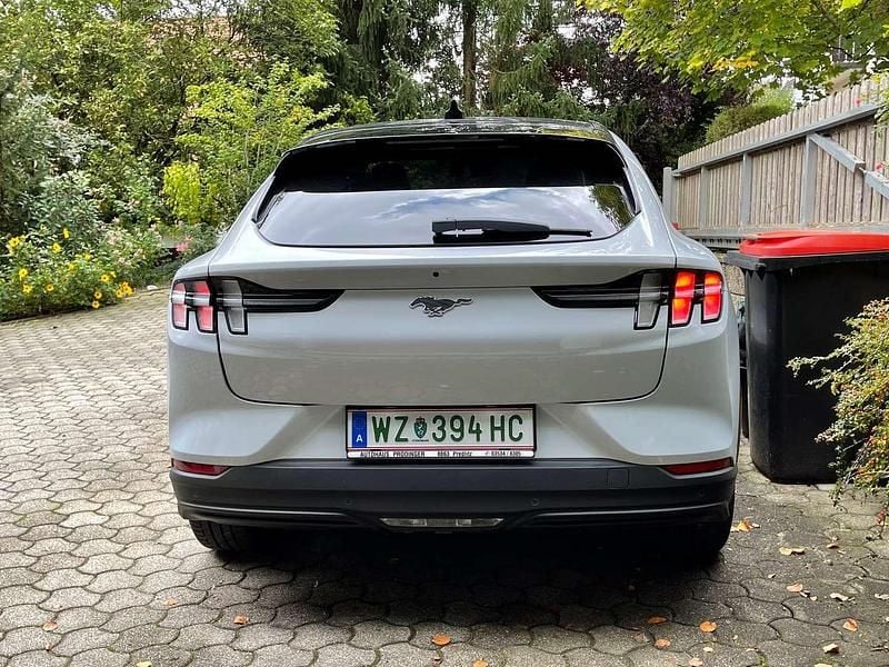 Gebraucht Ford Mustang Mach-E Extended Range 216 kW (294 PS) 2022 Weiß SUV