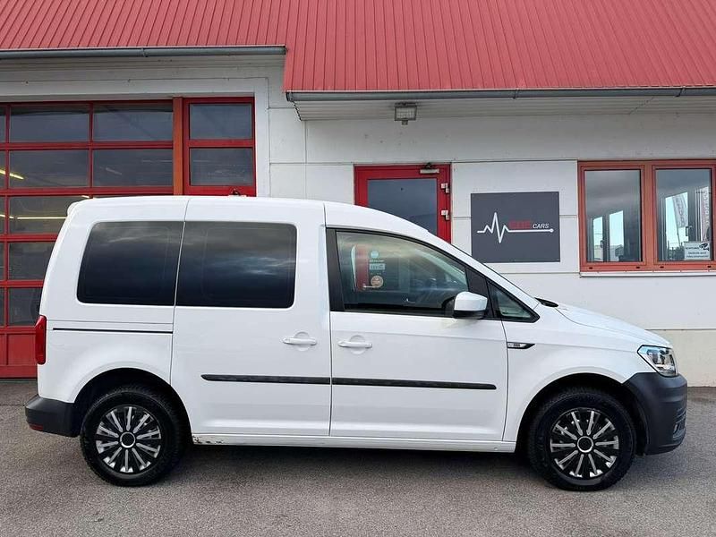 Gebraucht VW Caddy Trendline 102 PS (75 kW) 2016 Weiß Van / Kleinbus