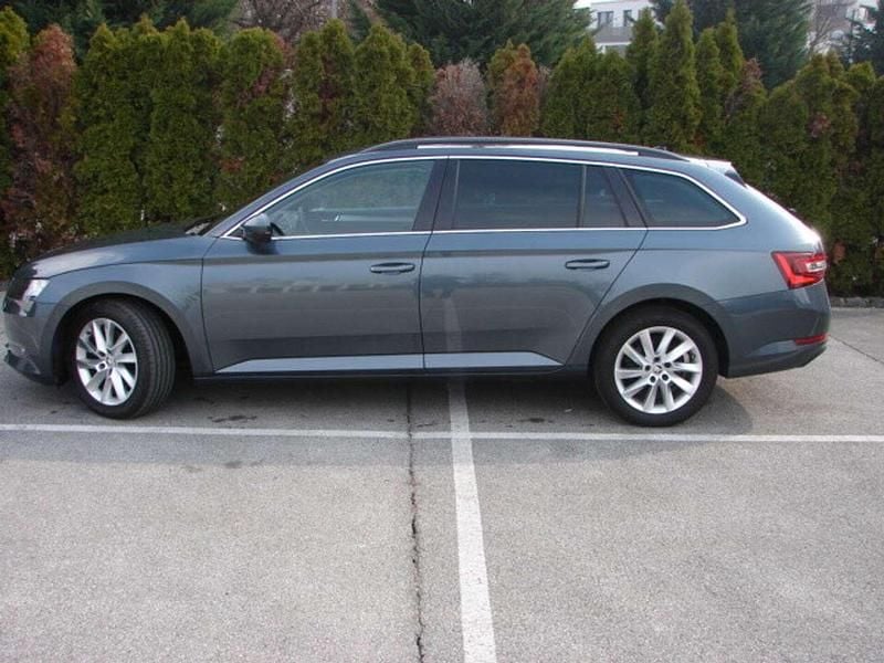 Gebraucht Skoda Superb Ambition 150 PS (110 kW) 2017 Grau Kombi