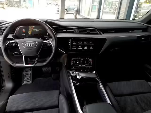 Gebraucht Audi e-tron Black Edition 230 kW (313 PS) 2022 Schwarz SUV