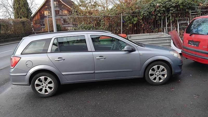 Gebraucht Opel Astra Edition 110 PS (80 kW) 2009 Grau Kombi