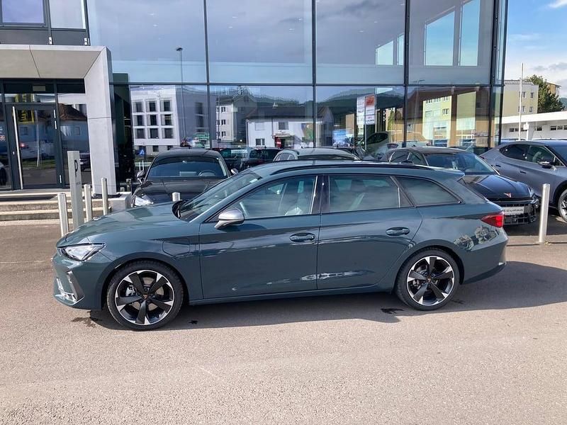 Gebraucht Cupra Leon 204 PS (150 kW) 2025 Dunkelblau  normal Kombi
