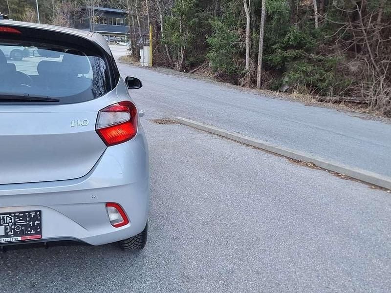 Gebraucht Hyundai i10 Pure 67 PS (49 kW) 2020 Grau Kleinwagen