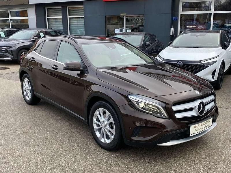 Braun Gebraucht 2015 Mercedes GLA220 SUV | € 22.900 (Guter Preis) - Bild 1/4