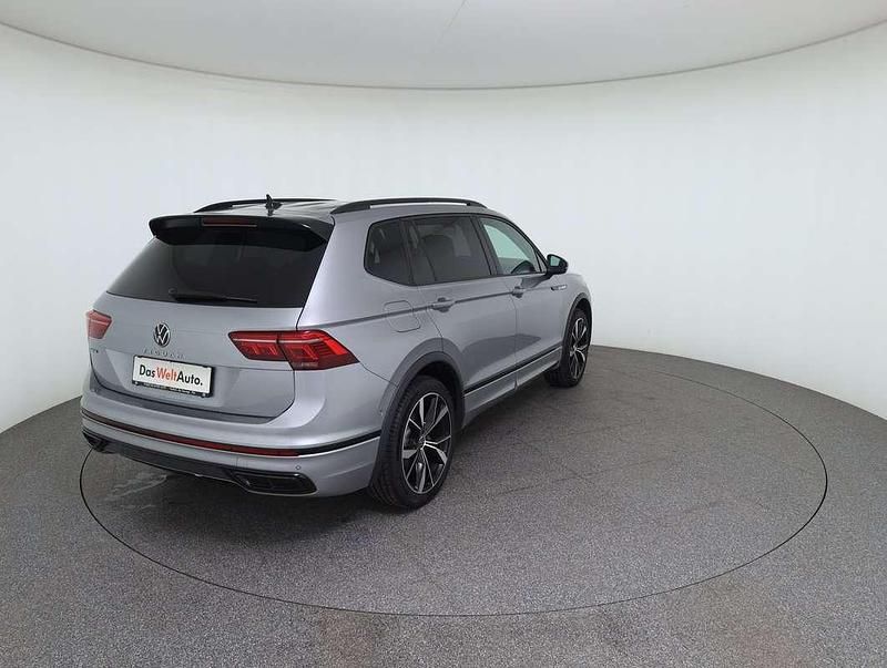 Gebraucht VW Tiguan Allspace R-line 150 PS (110 kW) 2024 Silber  metallic SUV
