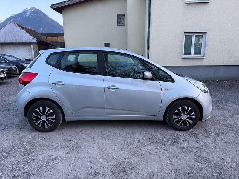 Gebraucht Kia Venga 90 PS (66 kW) 2016 Grau Kleinwagen