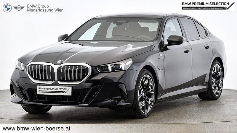 M carbonschwarz Gebraucht 2025 BMW 530e Efficient Dynamics | € 63.992 - Bild 1/1
