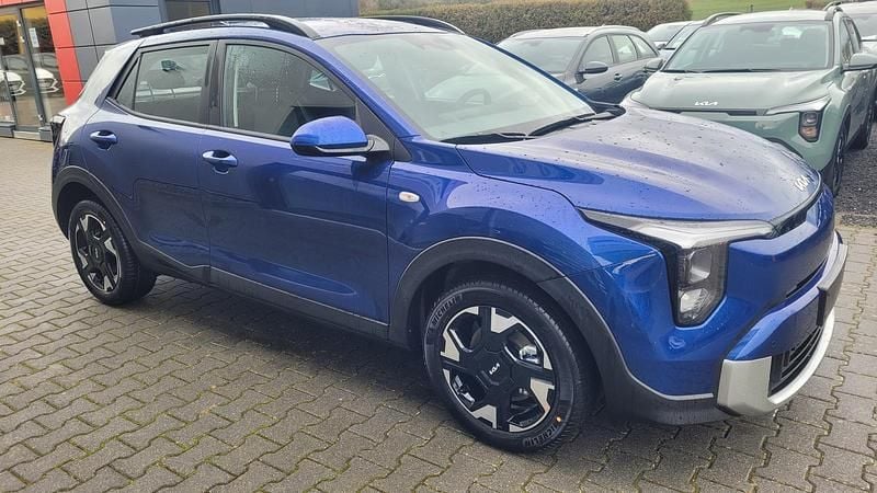 Neu Kia Stonic 101 PS (74 kW) 2025 Rot SUV