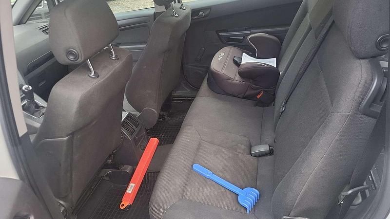 Weiß Gebraucht 2012 Opel Zafira Edition+ Van / Kleinbus | € 3.500 - Bild 1/4