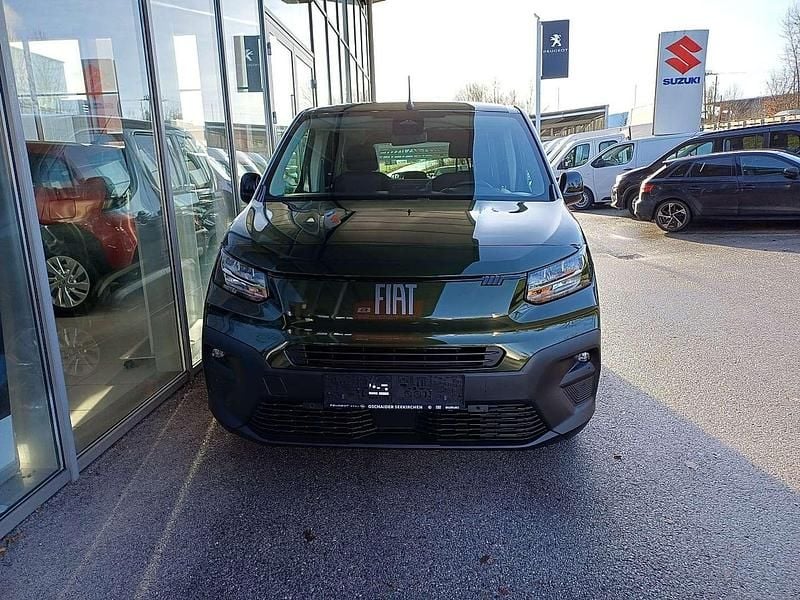 Neu Fiat Doblò S 131 PS (96 kW) 2025 Grün Van / Kleinbus