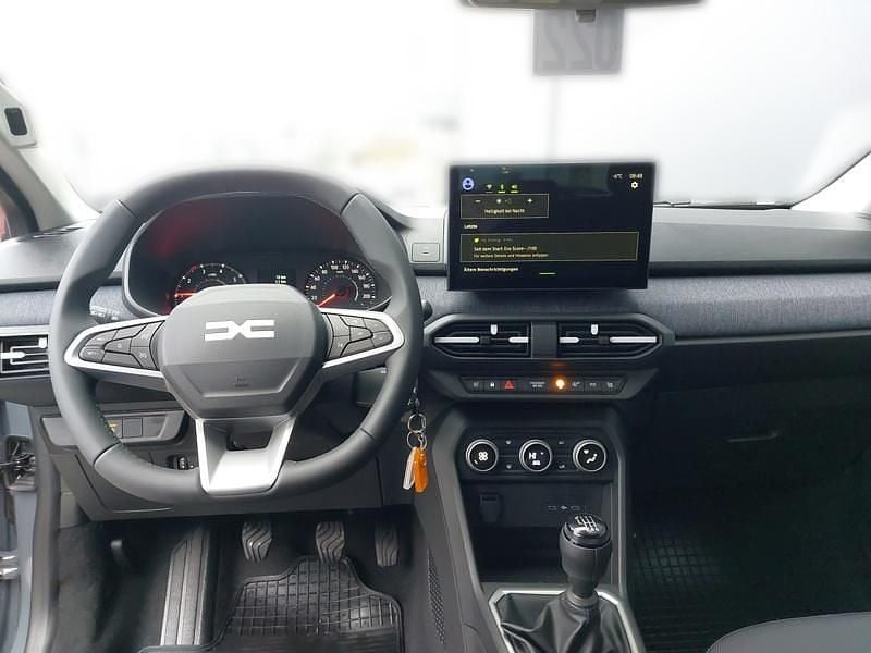 Neu Dacia Sandero Expression 100 PS (73 kW) 2026 Grau Kleinwagen