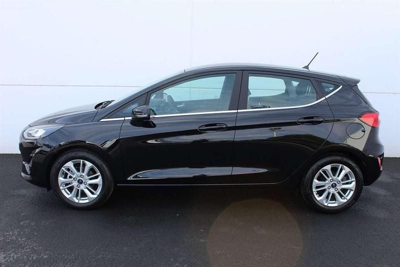 Gebraucht Ford Fiesta Titanium 101 PS (74 kW) 2022 Schwarz Kleinwagen