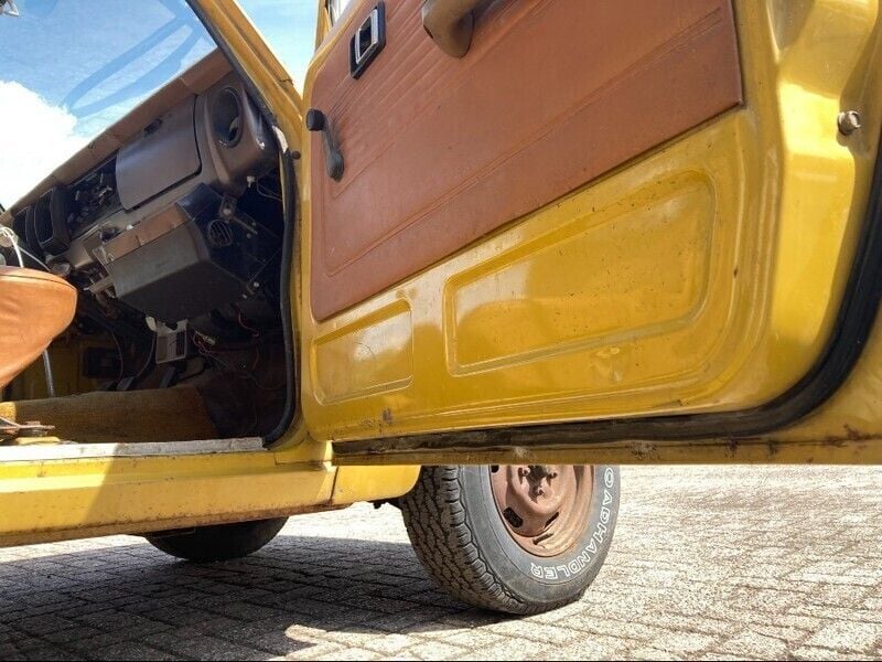 Gebraucht Toyota HiLux 98 PS (72 kW) 1975 Gelb Abholung