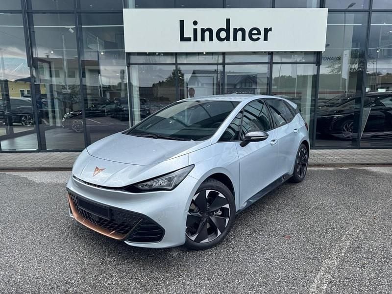 Silber metallic Gebraucht 2025 Cupra Born e-Boost Kleinwagen | € 32.843 (Guter Preis) - Bild 1/4