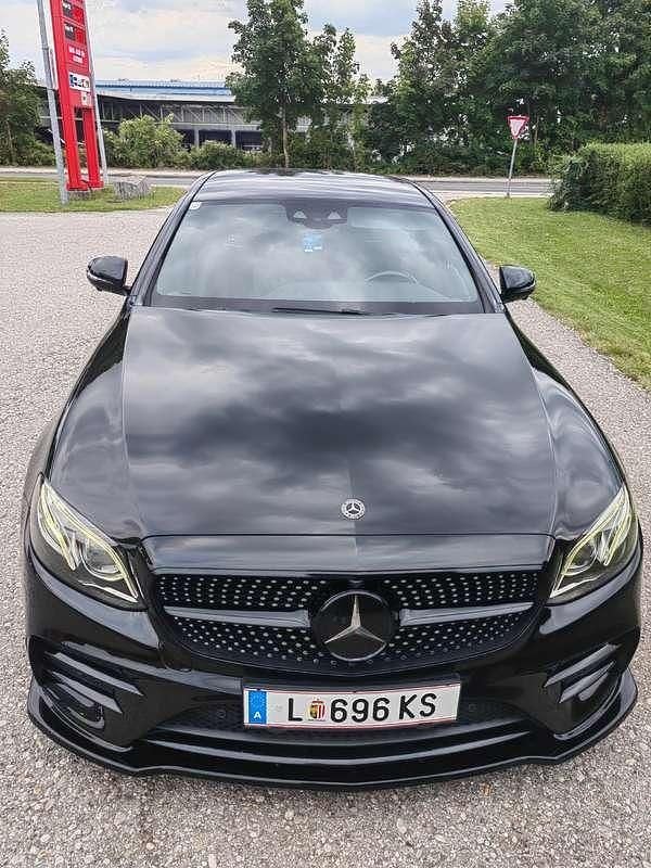 Schwarz Gebraucht 2018 Mercedes E220 AMG line Limousine | € 34.999 (Etwas zu teuer) - Bild 1/4