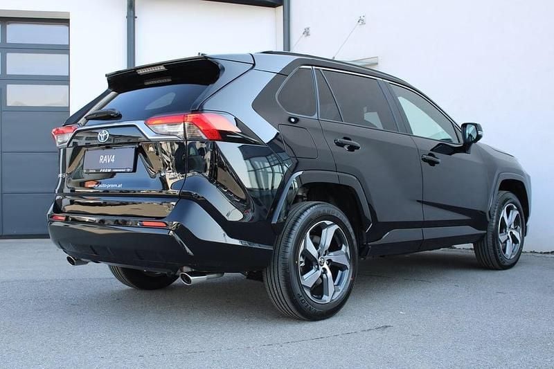 Neu Toyota RAV4 Active 185 PS (136 kW) 2025 Schwarz  metallic SUV