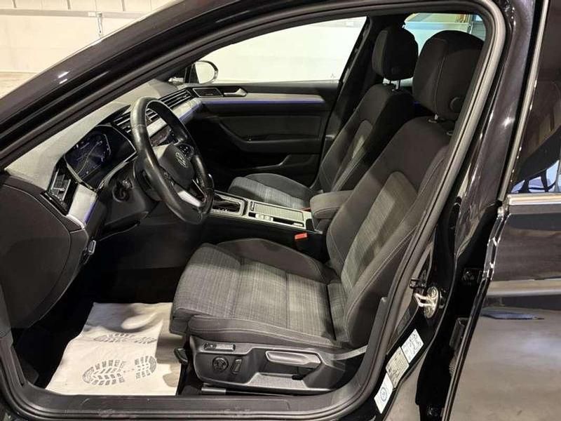 Gebraucht VW Passat R-line 150 PS (110 kW) 2022 Schwarz Kombi