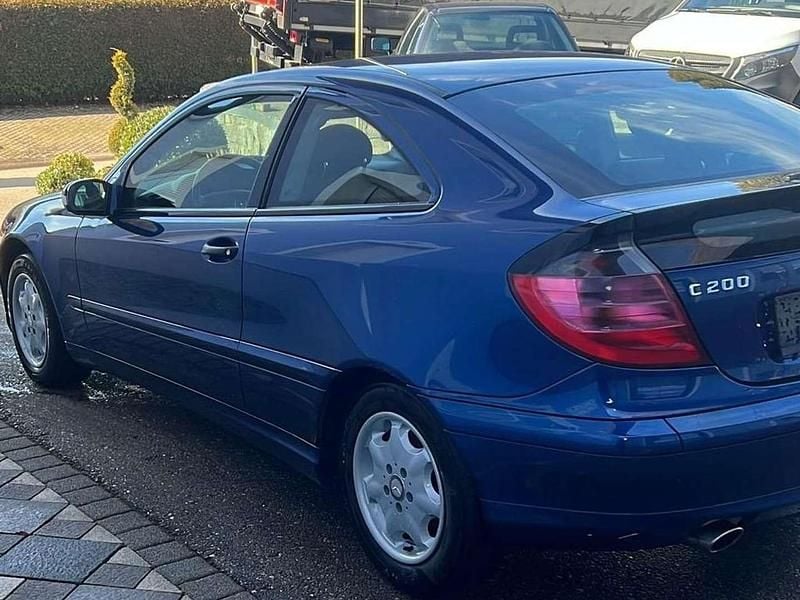 Gebraucht Mercedes C200 163 PS (119 kW) 2001 Blau Coupé