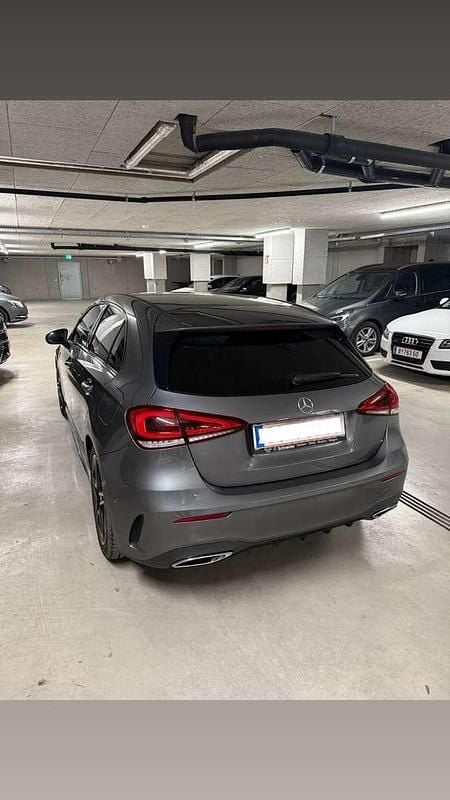 Grau Gebraucht 2020 Mercedes A180 AMG line Limousine | € 22.990 (Fairer Preis) - Bild 1/4