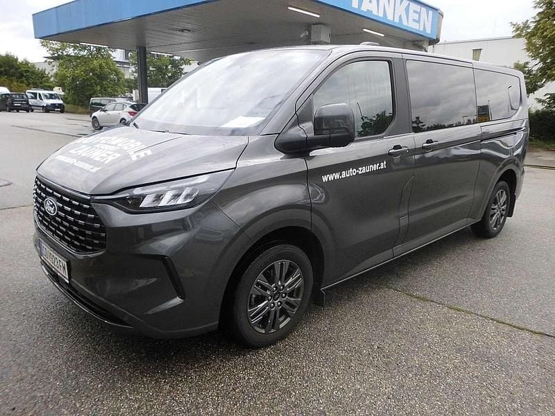 Grau Gebraucht 2024 Ford Tourneo Custom Titanium Van | € 53.990 (Teuer) - Bild 1/4