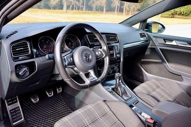 Gebraucht VW Golf VII GTD 184 PS (135 kW) 2017 Grau Limousine