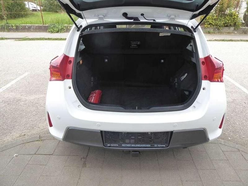 Gebraucht Toyota Auris Hybrid Active 99 PS (72 kW) 2014 Weiß Limousine