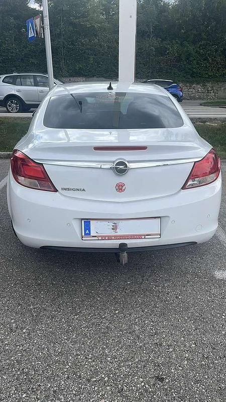 Gebraucht Opel Insignia Sport 140 PS (102 kW) 2011 Limousine