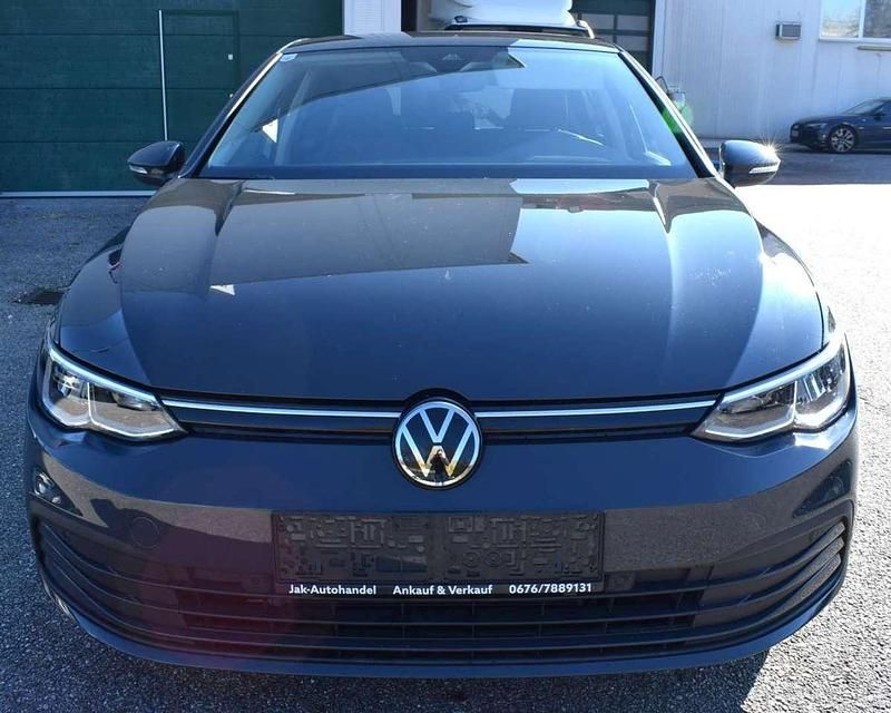 Gebraucht VW Golf VIII 116 PS (85 kW) 2024 Grau Limousine