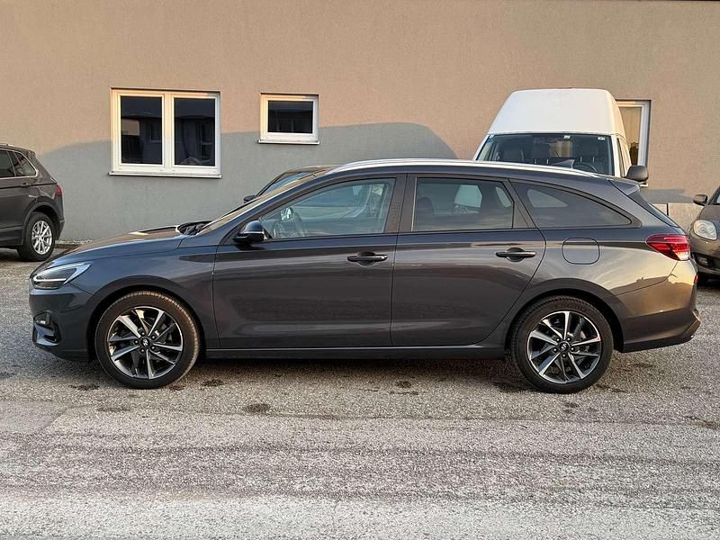 Gebraucht Hyundai i30 120 PS (88 kW) 2021 Grau Kombi