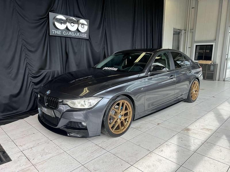 Grau Gebraucht 2012 BMW 318 Sport Line Limousine | € 16.990 - Bild 1/4