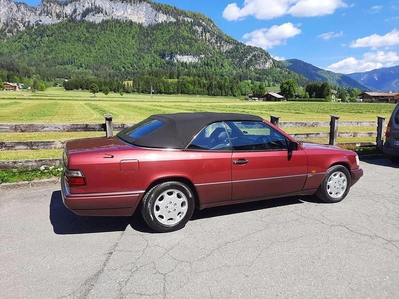 Rot Gebraucht 1993 Mercedes E320 Cabrio | € 15.000 - Bild 1/4