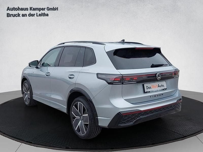 Neu VW Tiguan Sport 150 PS (110 kW) 2025 Silber  metallic SUV